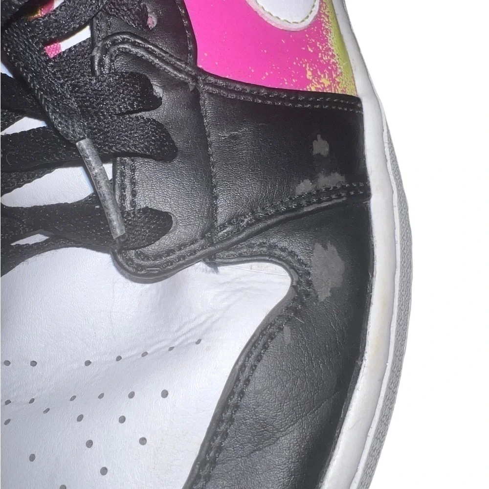 ▶️ Air jordan ◀️ 1 low black active fuchsia spray paint. Size 11